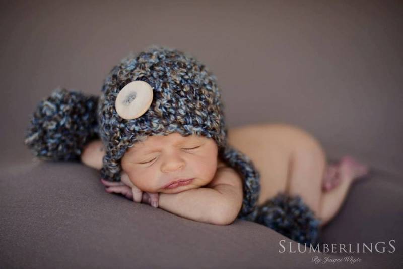 Big Button Newborn Bommelmütze Braun Blau Big Button Newborn Bommelmütze Braun Blau von BeautifulPhotoProps