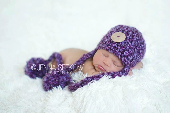 Big Button Newborn Pom Mütze in Lila Big Button Newborn Pom Mütze in Lila von BeautifulPhotoProps
