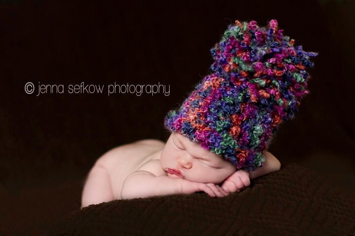 Wild Berries Pom Mütze in Pink Lila Orange Petrol Wild Berries Pom Mütze in Pink Lila Orange Petrol von BeautifulPhotoProps