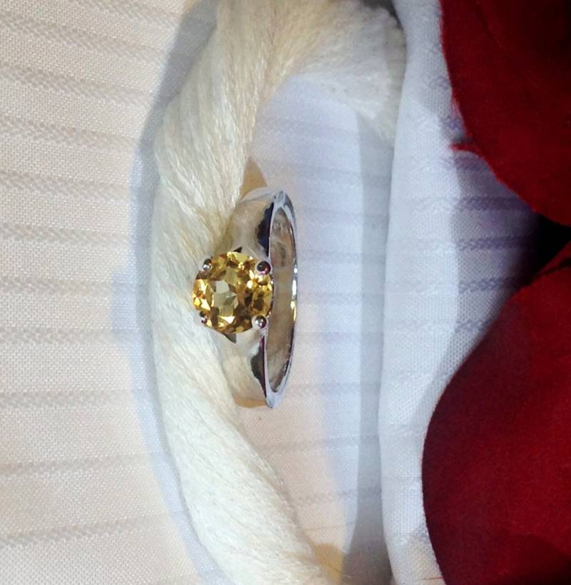 Atemberaubende 1, 11 Ct Rund Geformte Citrin Ring ~ 925 Sterling Silber Größe 7 von BeautifulSeconds