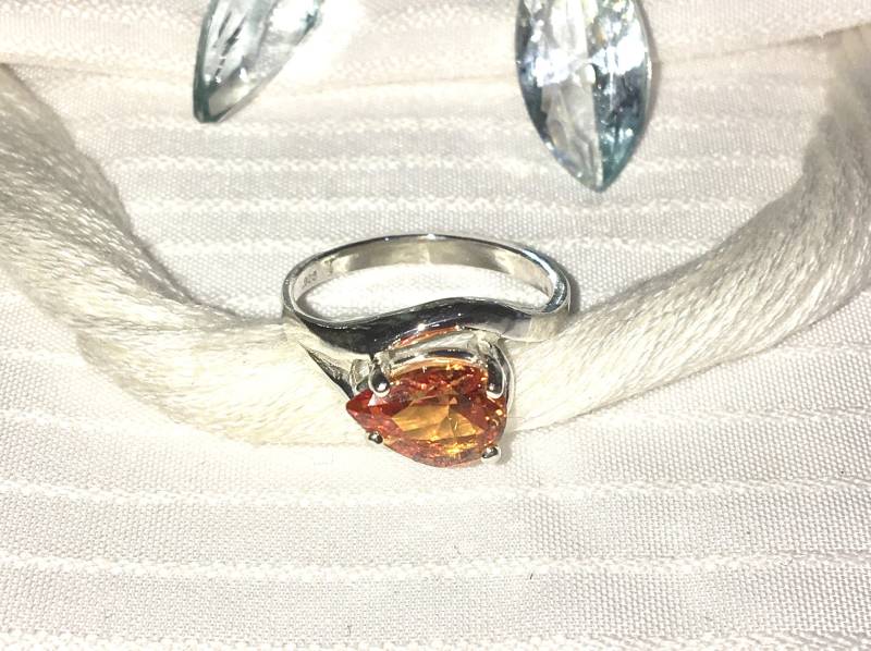 Funkelnde Birnenförmig Gelben Saphir Solitär-Ring ~ 925 Sterling Silber Größe 6, 5 von BeautifulSeconds