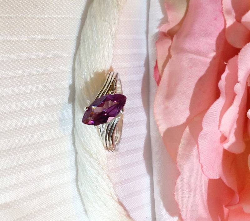 Funkelnde Marquis Alexandrit Lab Korund Ring Geformt ~ 925 Sterling Silber Solitär Größe 6, 75 von BeautifulSeconds