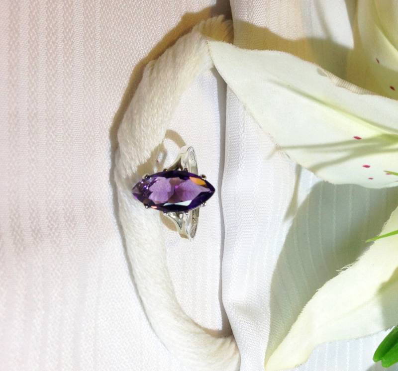 Funkelnde Marquis Geformte Amethyst Ring ~ 925 Sterling Silber Solitär Größe 8, 5 von BeautifulSeconds