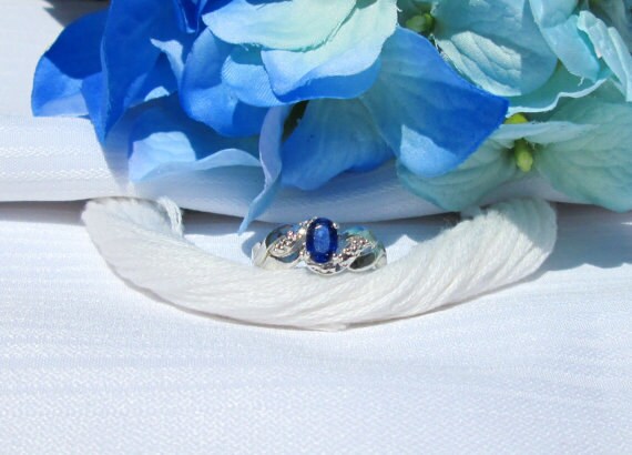 Funkelnde Solitär-Iolith-Ring 925 Sterling Silber, Größe 5, 75 von BeautifulSeconds