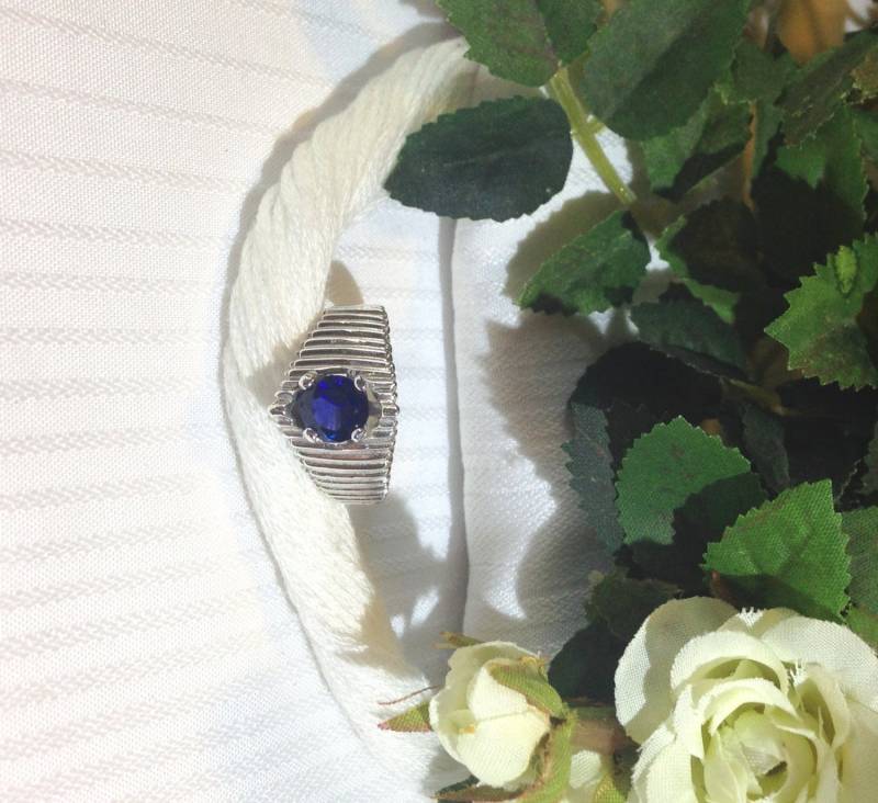 Funkelnden Blauen Saphir Solitär-Ring ~ 925 Sterling Silber Größe 6, 75 von BeautifulSeconds