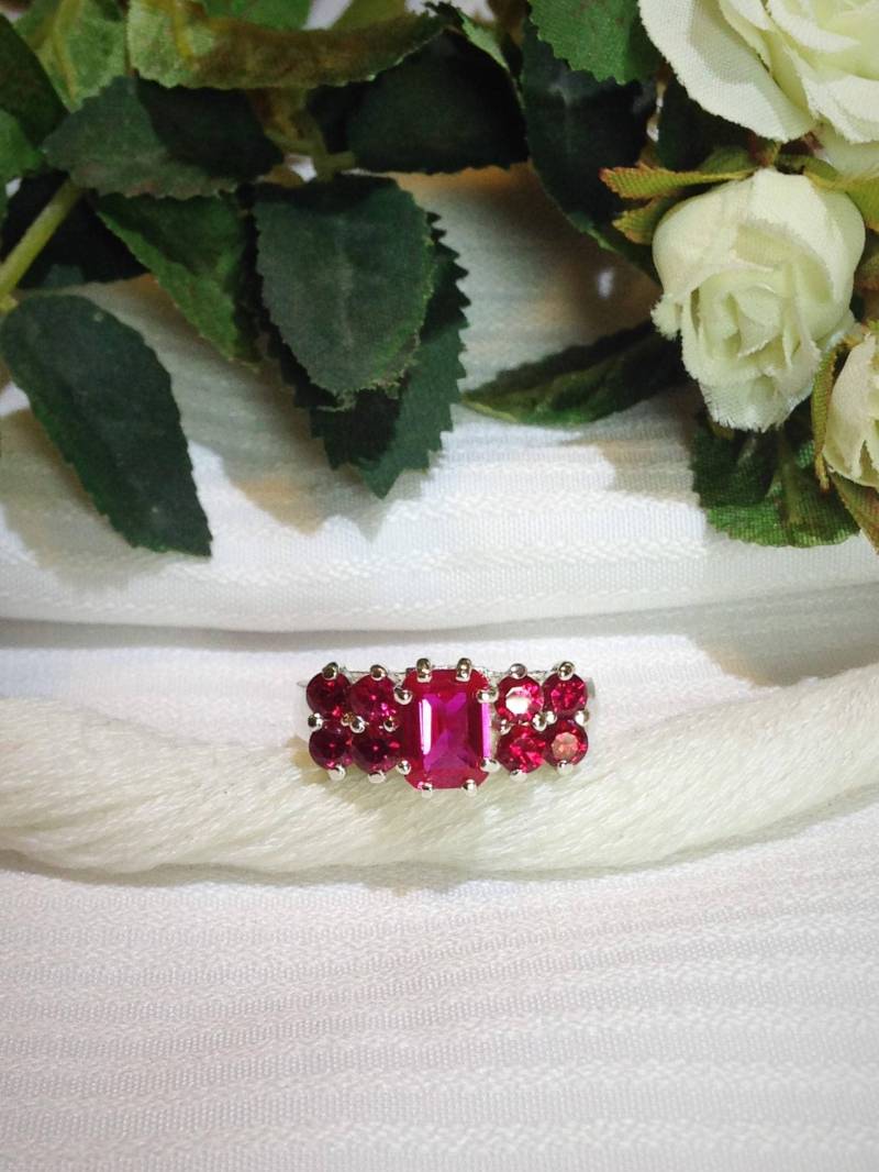 Funkelnden Rubin Ring ~ 925 Sterling Silber Größe 6, 75 von BeautifulSeconds