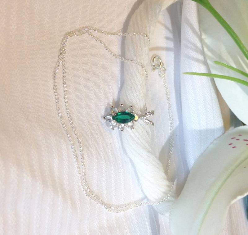 Funkelnden Smaragd Akzentuiert, Anhänger Und Kette ~ 925 Sterling Silber von BeautifulSeconds