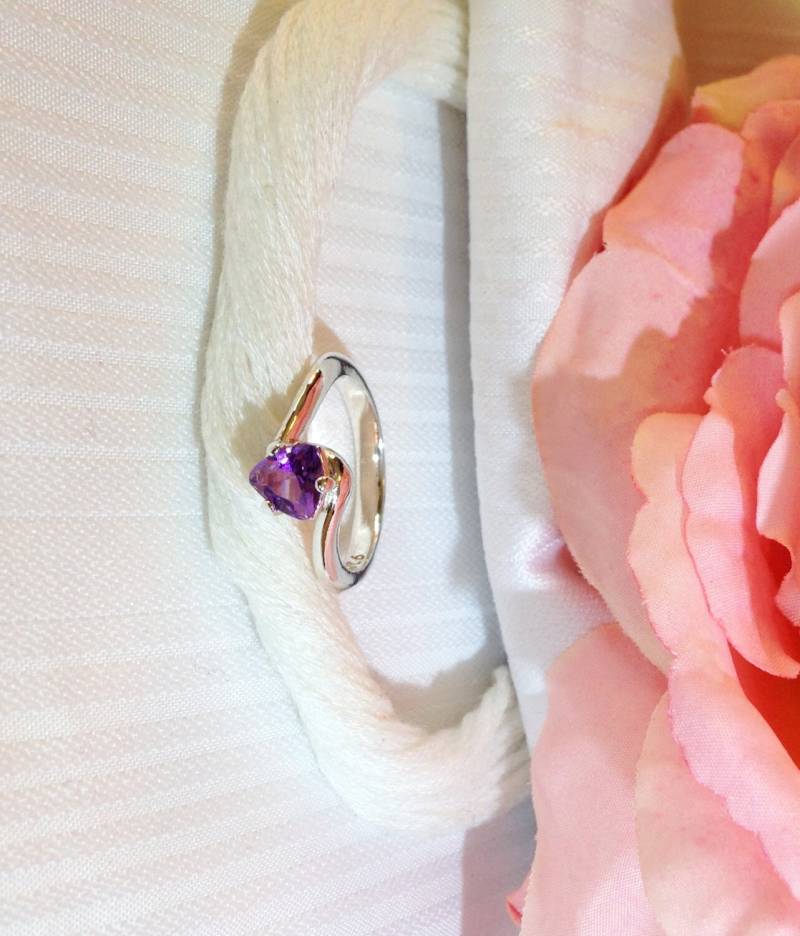 Funkelnden Solitär Amethyst Ring ~ 925 Sterling Silber Größe 7 von BeautifulSeconds