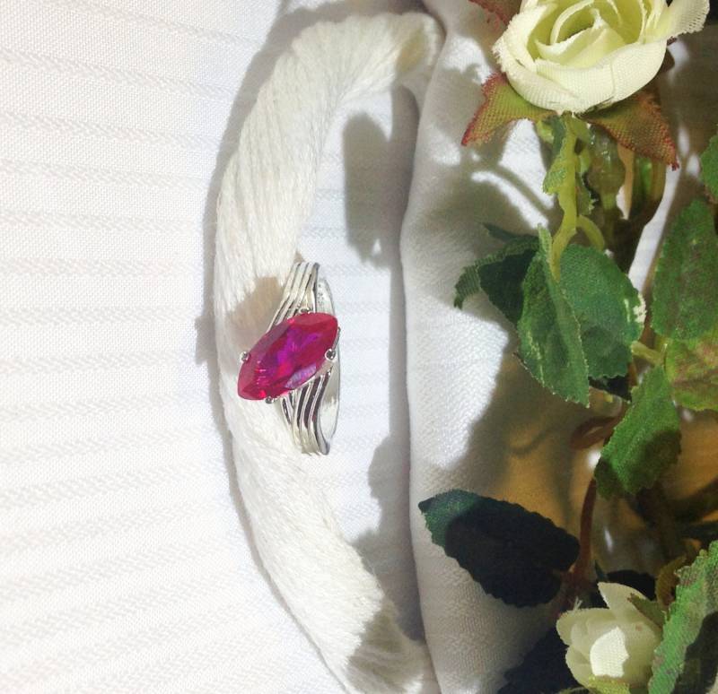Spektakuläre Marquise Rubin Ring Geformt ~ 925 Sterling Silber Größe 6, 75 von BeautifulSeconds