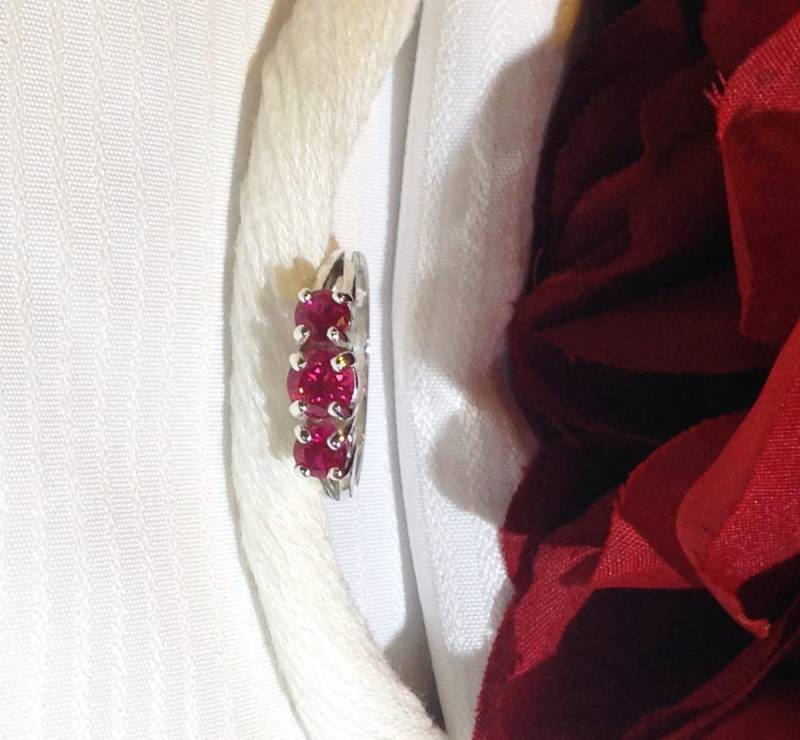 Zauberhaftes Trio Rubin Ring ~ 925 Sterling Silber Größe 6, 75 von BeautifulSeconds