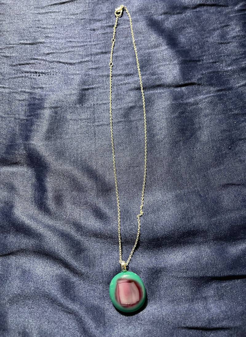 Grüne Und Pinke Glaskette An Silberfarbener Kette von Beautifulcuteness