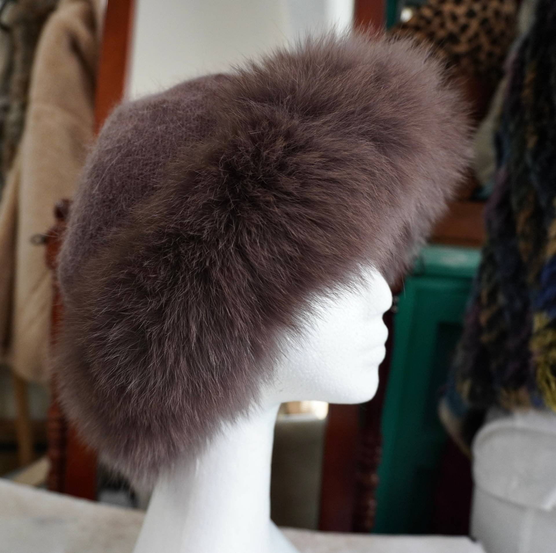 Eine Schöne Fuchspelz Getrimmte Gefilzte Wollmischung Wintermütze. - Erhältlich in 4 Farben Zeitloser Stil & Wärme von BeautifulhidesCo