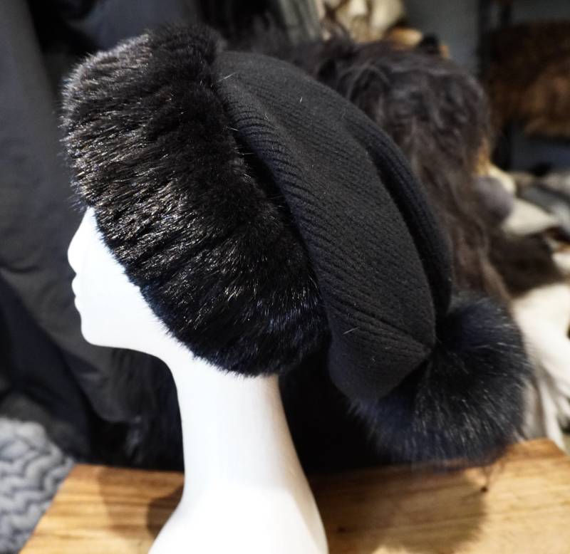 Reine Merino Wolle Mütze Mit Einem Echten Nerz Besatz Und Fuchs Pelz Pompom von BeautifulhidesCo