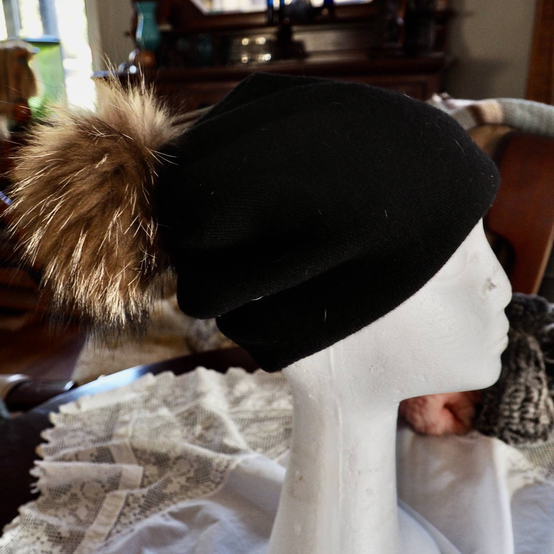 Warme Mütze Aus Reiner Merinowolle Mit Riesigem Abnehmbaren Tanuki-Pompom - Winter Warm, Winterspaß Eine Links von BeautifulhidesCo