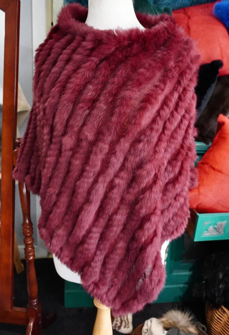 Warme Weintöne - Ein Wunderschöner Leichter Und Warmer Kaninchenfellponcho von BeautifulhidesCo