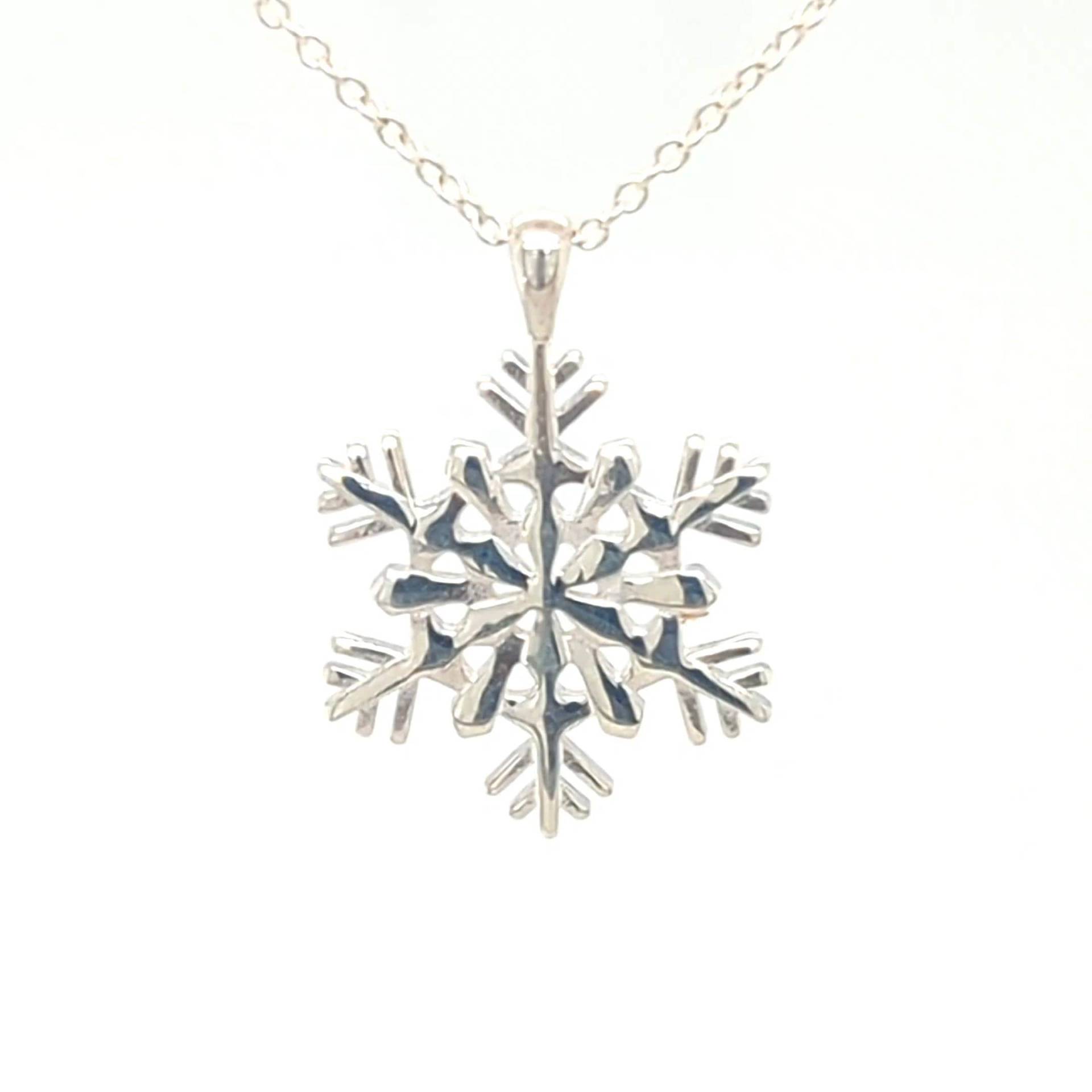 Schneeflockenanhänger Massiv 925Er Sterlingsilberanhänger Liebevoll Hergestellt in Wales Hochwertiger Schmuck Aus Großbritannien von Beautifuljewelleryco