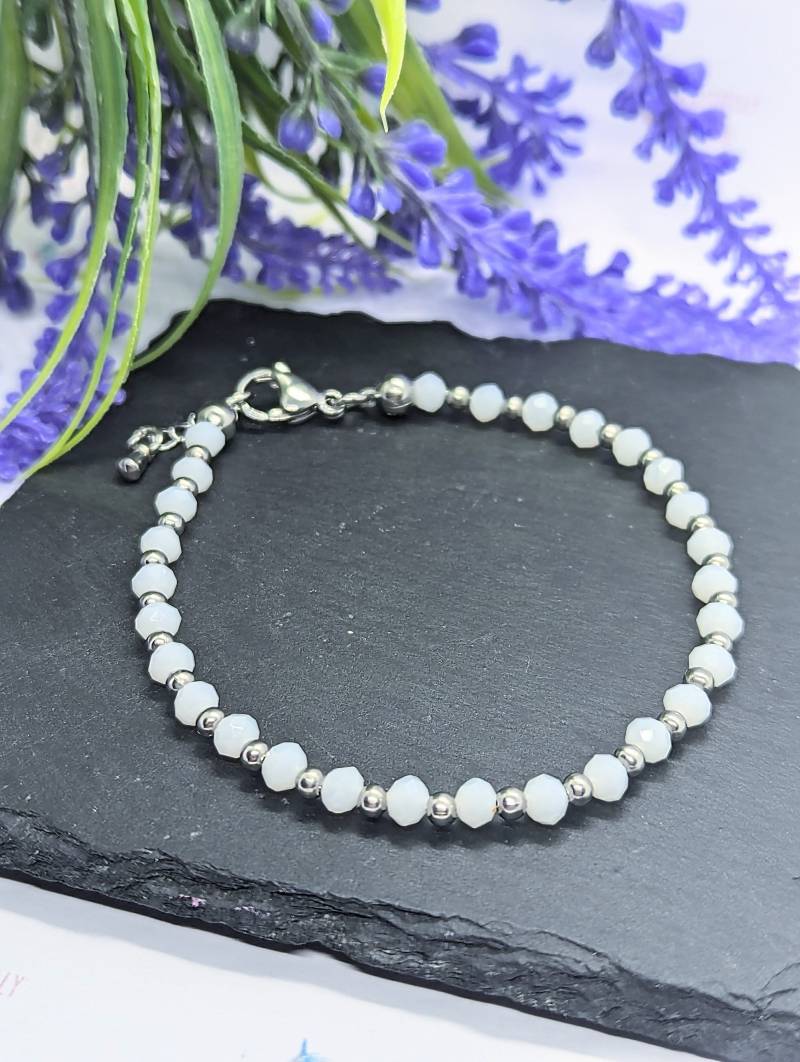 Wunderschöne Keramik Weiß & Edelstahl Perlen Fußkettchen. Boho |Trending |Damen |Handarbeit |Silber |Geschenk Für Sie |strand |Fußgelenk Armband von BeautifullyBoho19