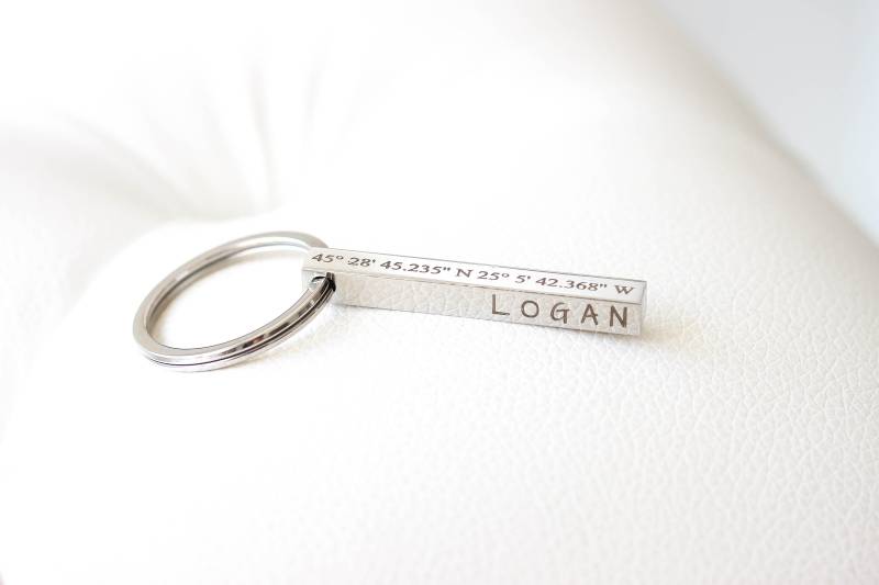 Custom Bar Keychain Personalisierter Edelstahl-Schlüsselring, Koordinatengeschenk von BeautizJewelry