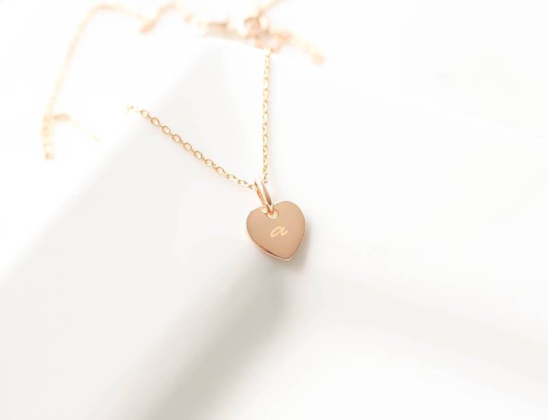 18K Gold Herzkette Personalisierter Anfangsanhänger, Zierliches Liebesgeschenk von BeautizJewelry