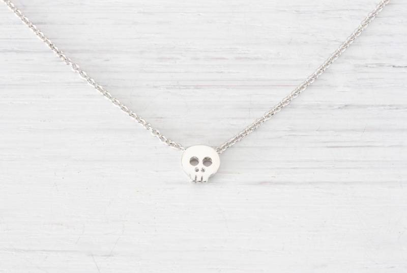 Mini Silber Totenkopf Halskette Minimalist Zarte Schmuck von BeautizJewelry