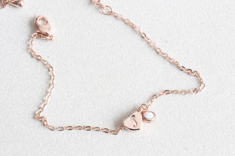 Zierliches Rosegold Herz Armband Initial & Geburtsstein Anhänger von BeautizJewelry