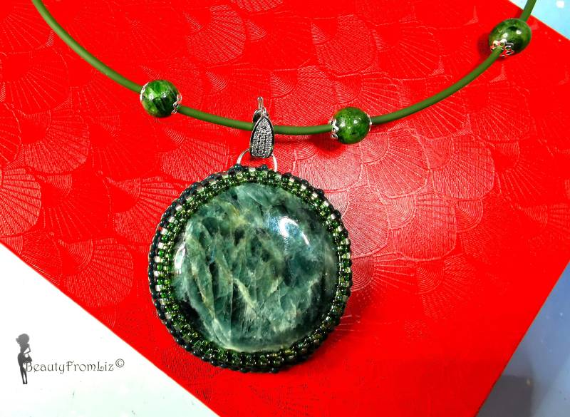 Halskette, Necklaces Aus Natürlichem Ophit, Serpentin Mit Perlenstickerei Halskette, Necklaces Aus Natürlichem Ophit, Serpentin Mit Perlenstickerei von BeautyFromLiz