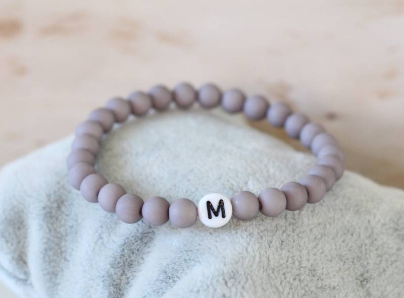 Initialen Armband in Grau von BeautysartDesign