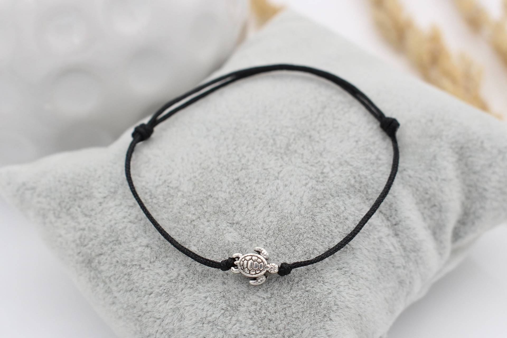 Makramee Armband Schildkröte in Gold-, Silber - Oder Rosegoldfarben Mit Schiebeknoten Verschluss Verstellbar Makramee Armband Schildkröte in Gold-, Silber - Oder Rosegoldfarben Mit Schiebeknoten Verschluss Verstellbar von BeautysartDesign