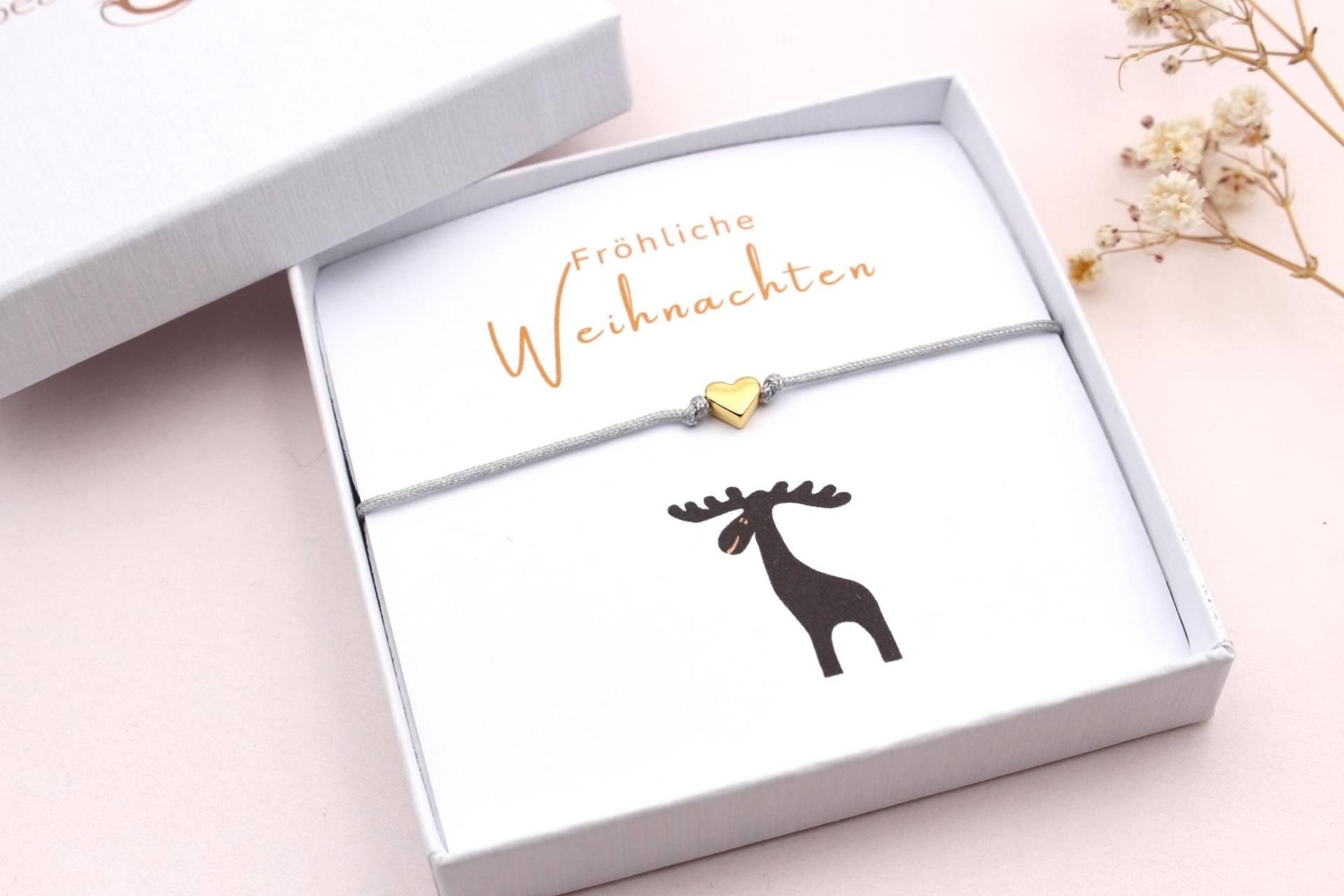 Weihnachtsarmband Mit Karte in Schmuckschachtel, Kleines Wichtelgeschenk Freundin & Familie, Frohe Weihnachten Makramee Armband Herz von BeautysartDesign