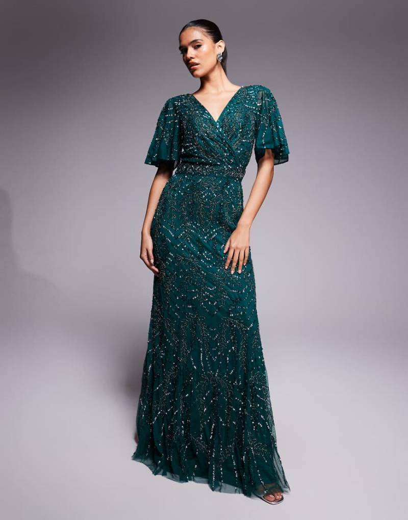 Beauut - Verziertes Maxikleid in Dunkelgrün mit Wickeldesign, V-Ausschnitt und Flatterärmeln von Beauut