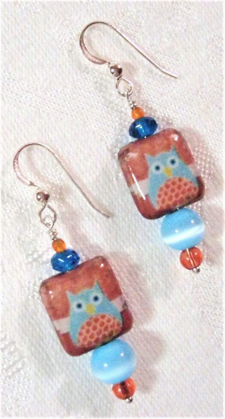 Ohrringe Decoupage-Eule-Perlen, Aqua Katzenaugen Perlen, Blaugrün Glas, Orange Achat & Acryl Und Sterling Silber Haken Mit Perlen Rücken von BeauxArtsbyCynthia