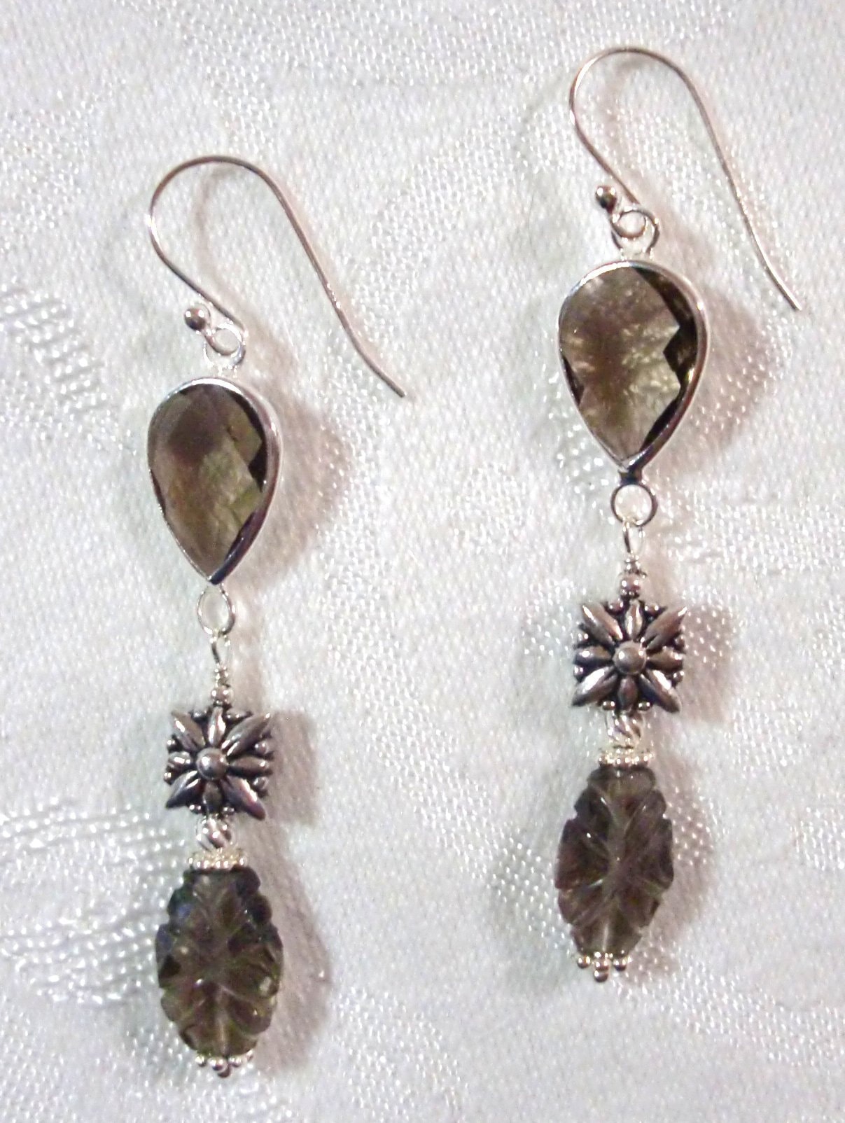 Ohrringe Rauchquarz Facettierte Glas Teardrop Links, Zinn Starburst Quadrat Perlen, Echte Geschnitzte Rauchige Quarz Ss Perlen & Ohr Drähte von BeauxArtsbyCynthia