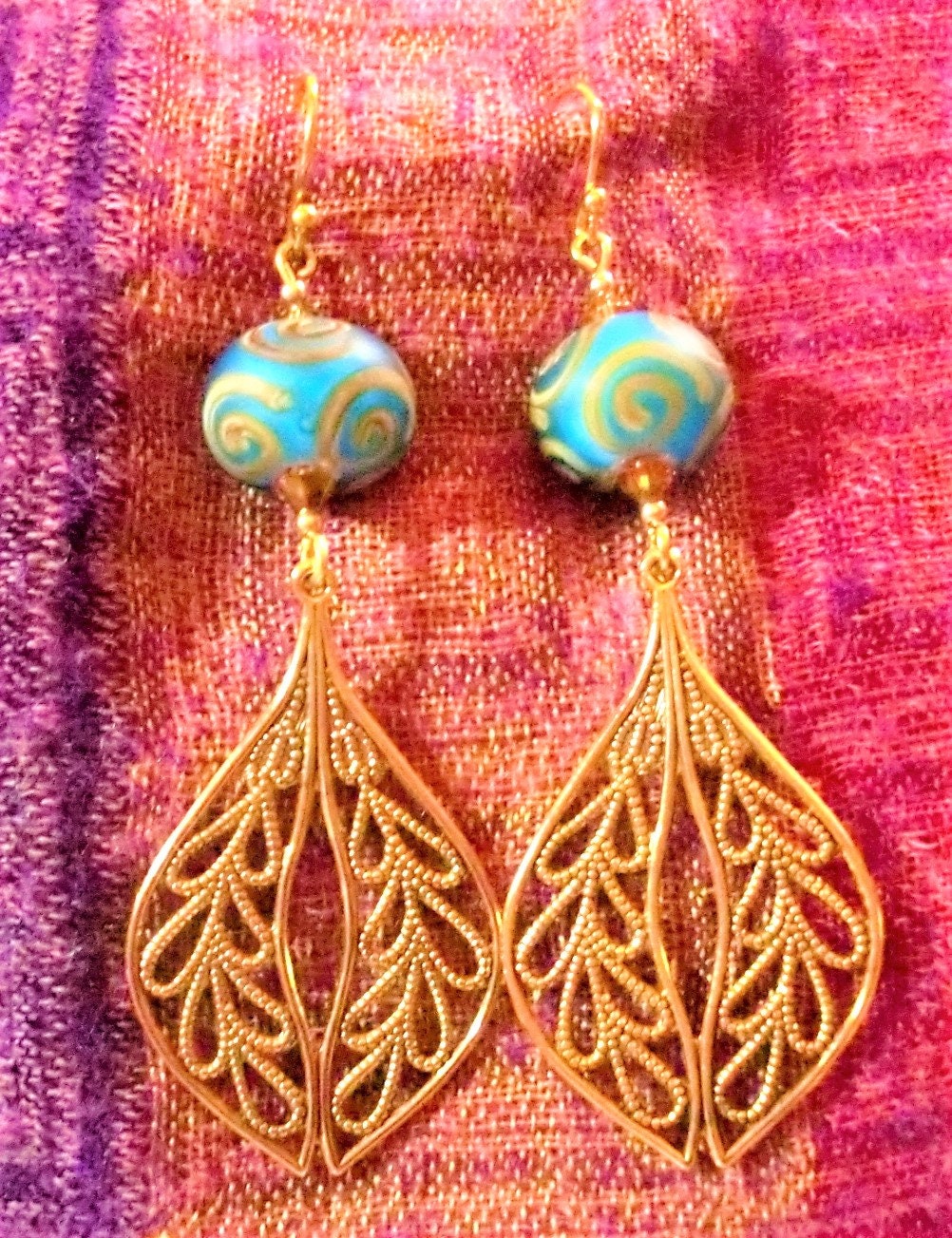 Ohrringe Türkis Mit Raku Spiralen Murano Glas, Kristall Kupfer Swarovski Bicones, Vergoldete Lorbeerkranz Tropfen, 14K Gp Ball Haken von BeauxArtsbyCynthia