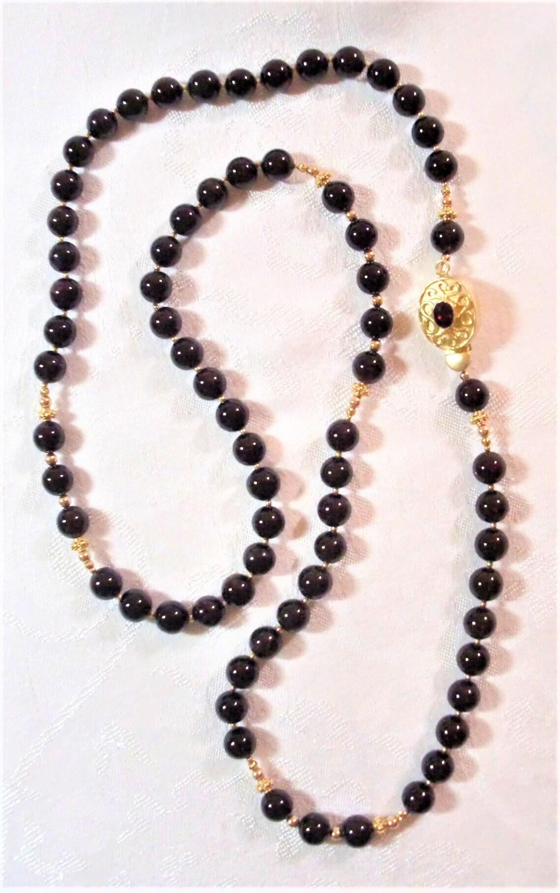 Schmuck-Set Echte Granat; Silber, Gold-Filled, & 14K Vergoldete Perlen; Vermeil Und Echten Facettierten Granat Oval Verschluss An Der Seite Getragen von BeauxArtsbyCynthia