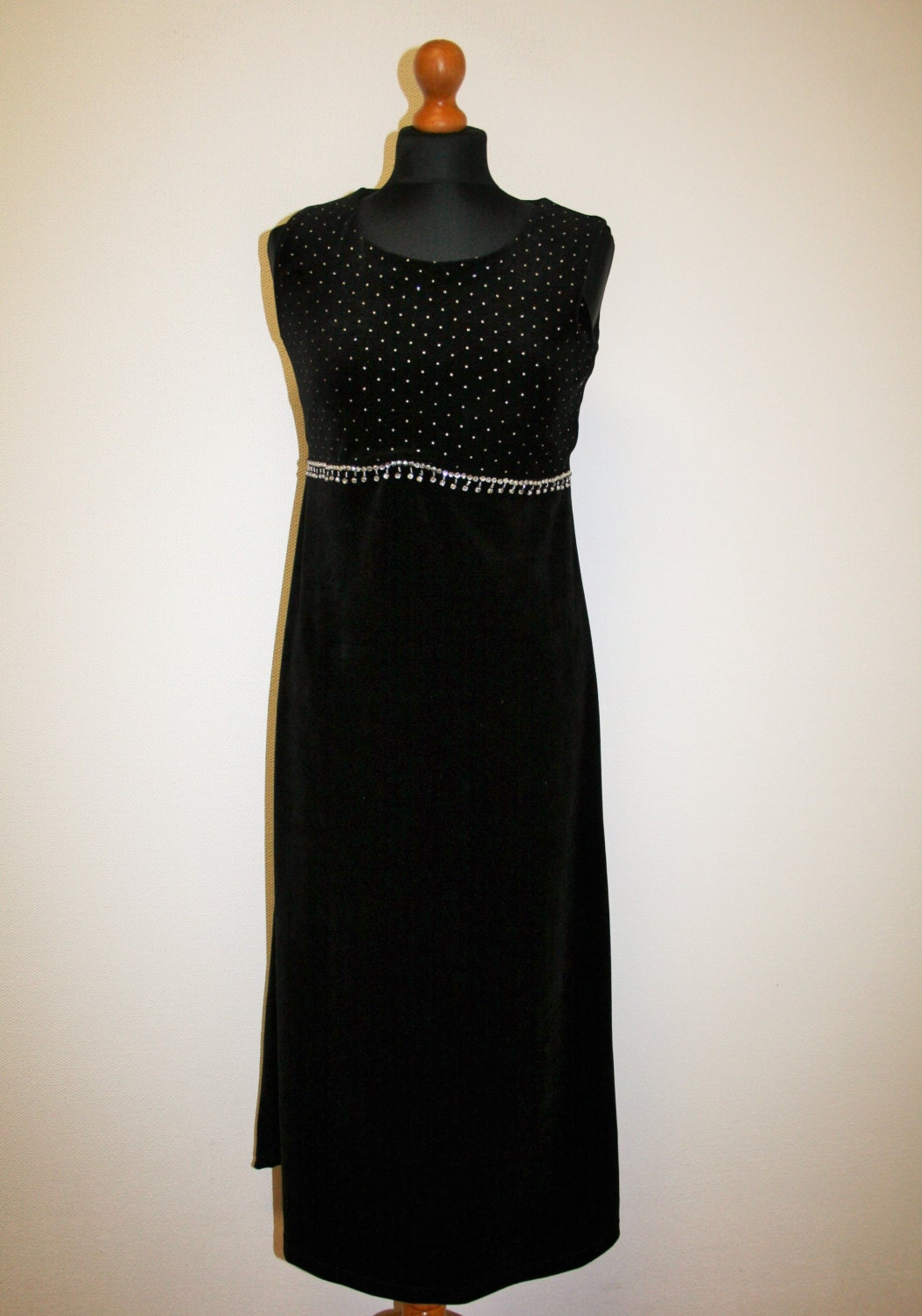 Schwarz Samt Kleid Maxi Polka Dots Samt Cocktail Party Rundhals Schwarz Bodycon Ärmellos Mittlere Bis Große Siz von BecauseVintage