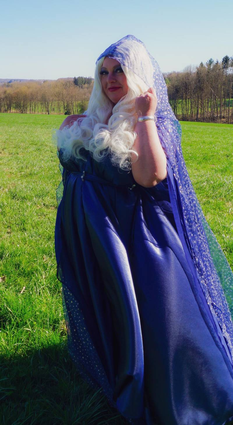 Anfertigung Marine Blaues Fantasykleid/Abendkleid Magierin Größe 38 - 50 von BeccysWonderland
