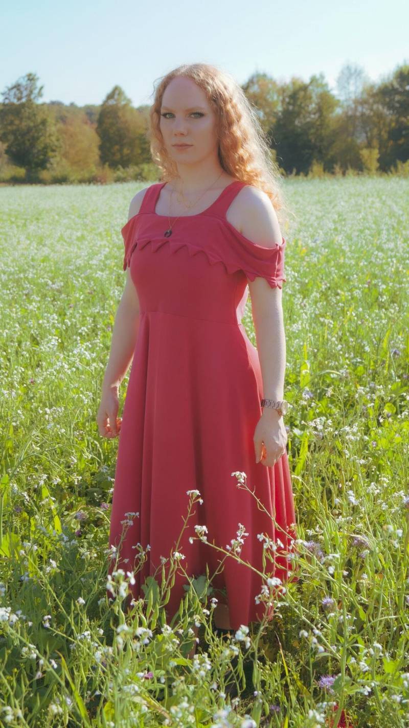 Kleid Rot Schulterfrei Größe 36/38 S Unikat Kleid Rot Schulterfrei Größe 36/38 S Unikat von BeccysWonderland