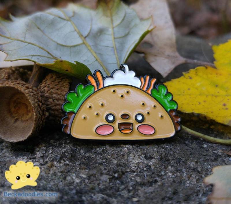 Glückliche Taco Emaille Anstecknadel von Beckadoodles