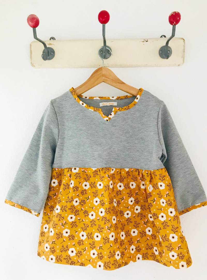 Tunika, Bluse Mit Blümchen in Größe 98/104 von BeckiBoom