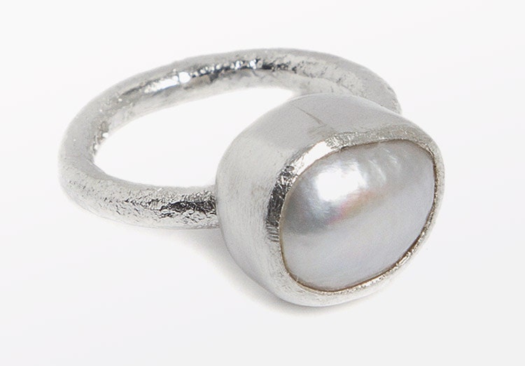 Barock Süßwasserperle Ring, Perlenring, Creme Perle Weiße Handgemachte Silber Maßgeschneiderte Strukturierte Ring von BeckyMorgans