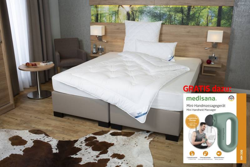 Beco Microfaserbettdecke + Microfaserkissen "Royal Soft Duo, Bettdecke 135x200 & Kopfkissen 80x80 cm" 2-in-1 Wohlfühlpaket: Bettdecke & Kopfkissen & gratis Handmassagegerät von Beco