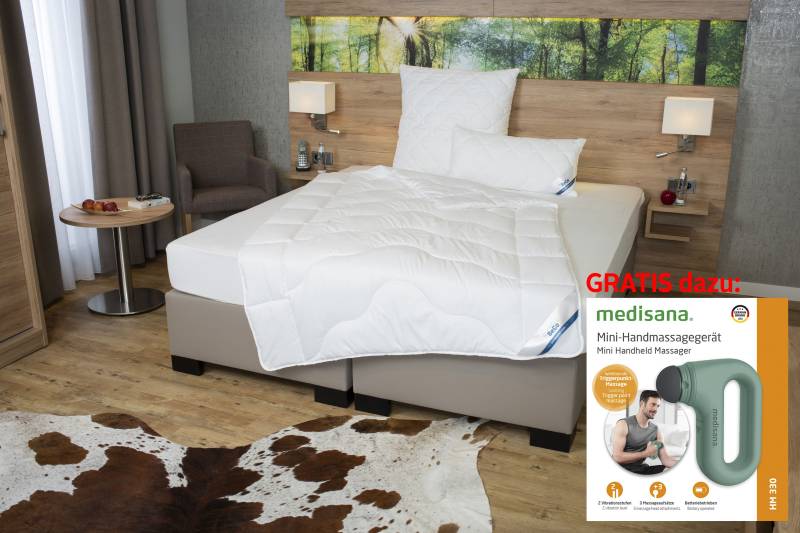 Beco Microfaserbettdecke + Microfaserkissen "Royal Soft Duo, Bettdecke 135x200 & Kopfkissen 80x80 cm" 2-in-1 Wohlfühlpaket: Bettdecke & Kopfkissen & gratis Handmassagegerät von Beco