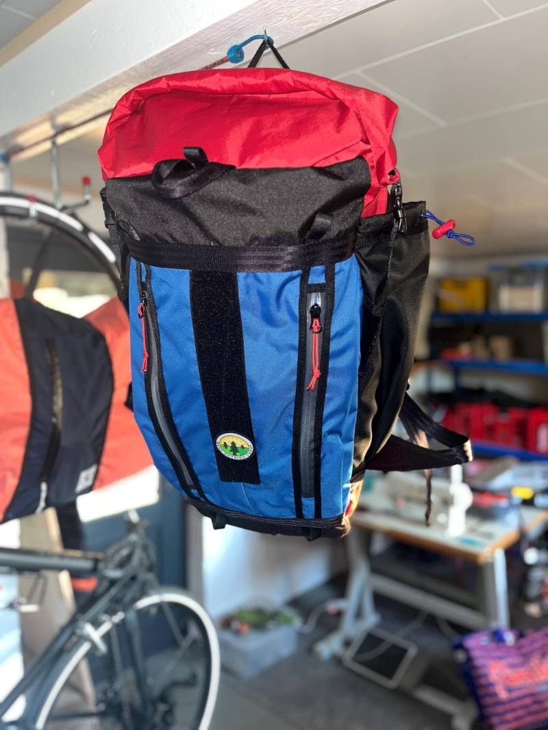 Leichter Rolltop-Rucksack Aus Leichten Outdoormaterial - Wasserfest & Robust Premium Fahrrad-/Pendler-Rucksack von Becyc