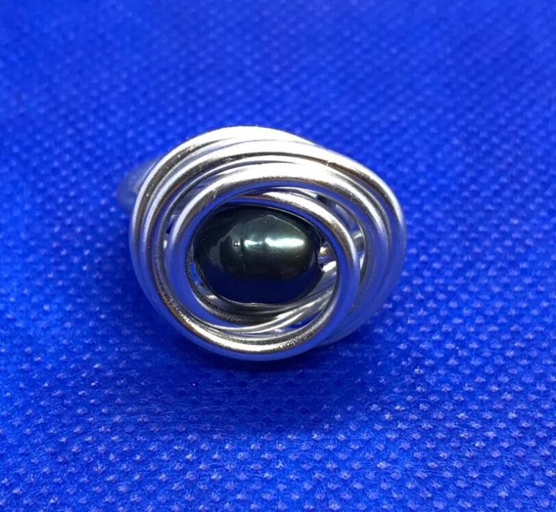 Pfau Perle Ring Pfau Perle Ring von BedeckedbyAbra