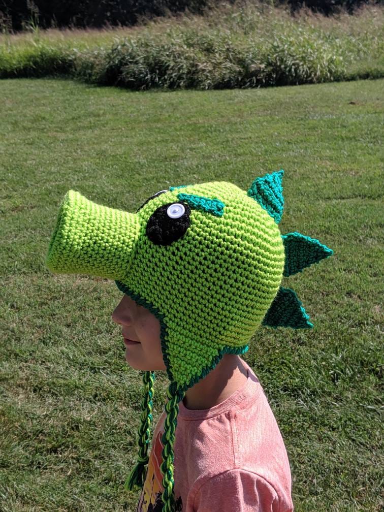 Grüner Repetier Erbsenwerfer Pea Shooter Häkelhut Beanie Stocking Cap Mit Ohrenklappen von BeeEweDesigns