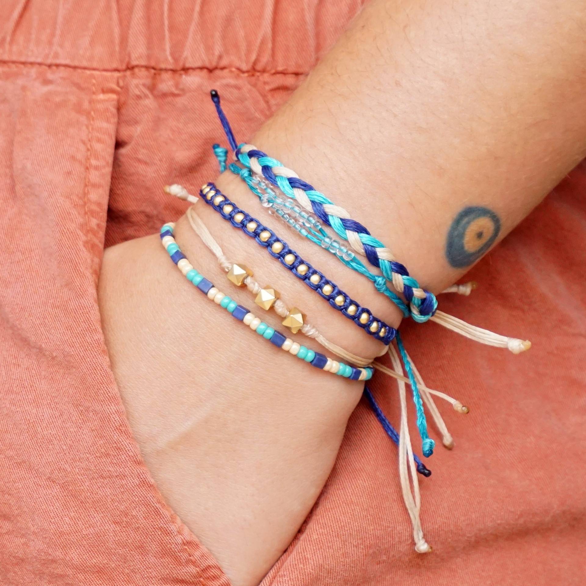 Blaues Makramee Armband Set Boho Perlen Armbänder Für Teenager Mädchen von BeeMadeDesign
