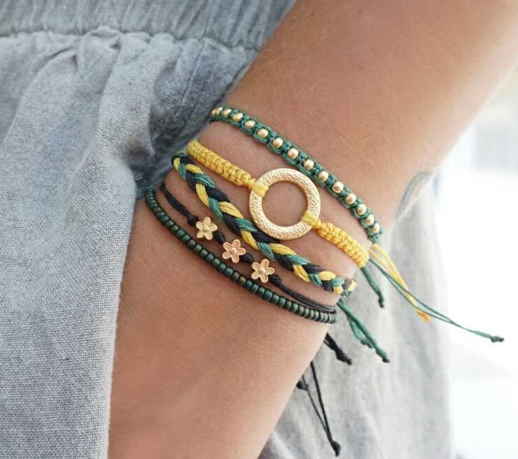 Boho Perlen Armbänder, Bunte Makramee | 5Er-Set Für Jugendliche von BeeMadeDesign