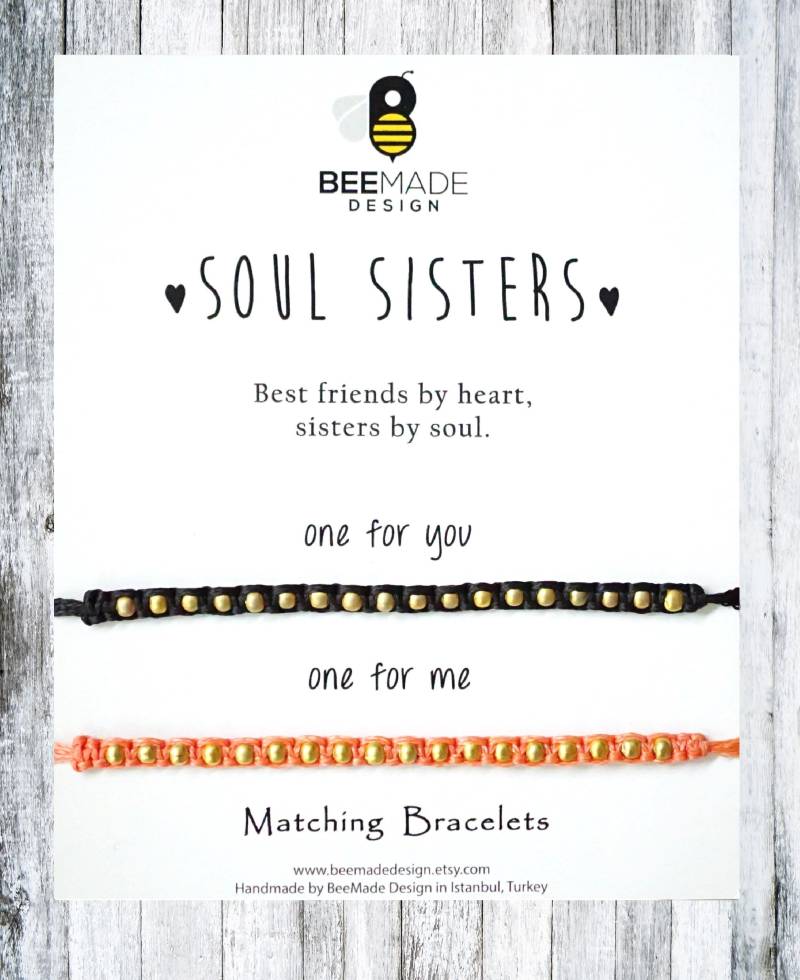 Makramee Freundschafts Armbänder, Gold Perlen Und von BeeMadeDesign
