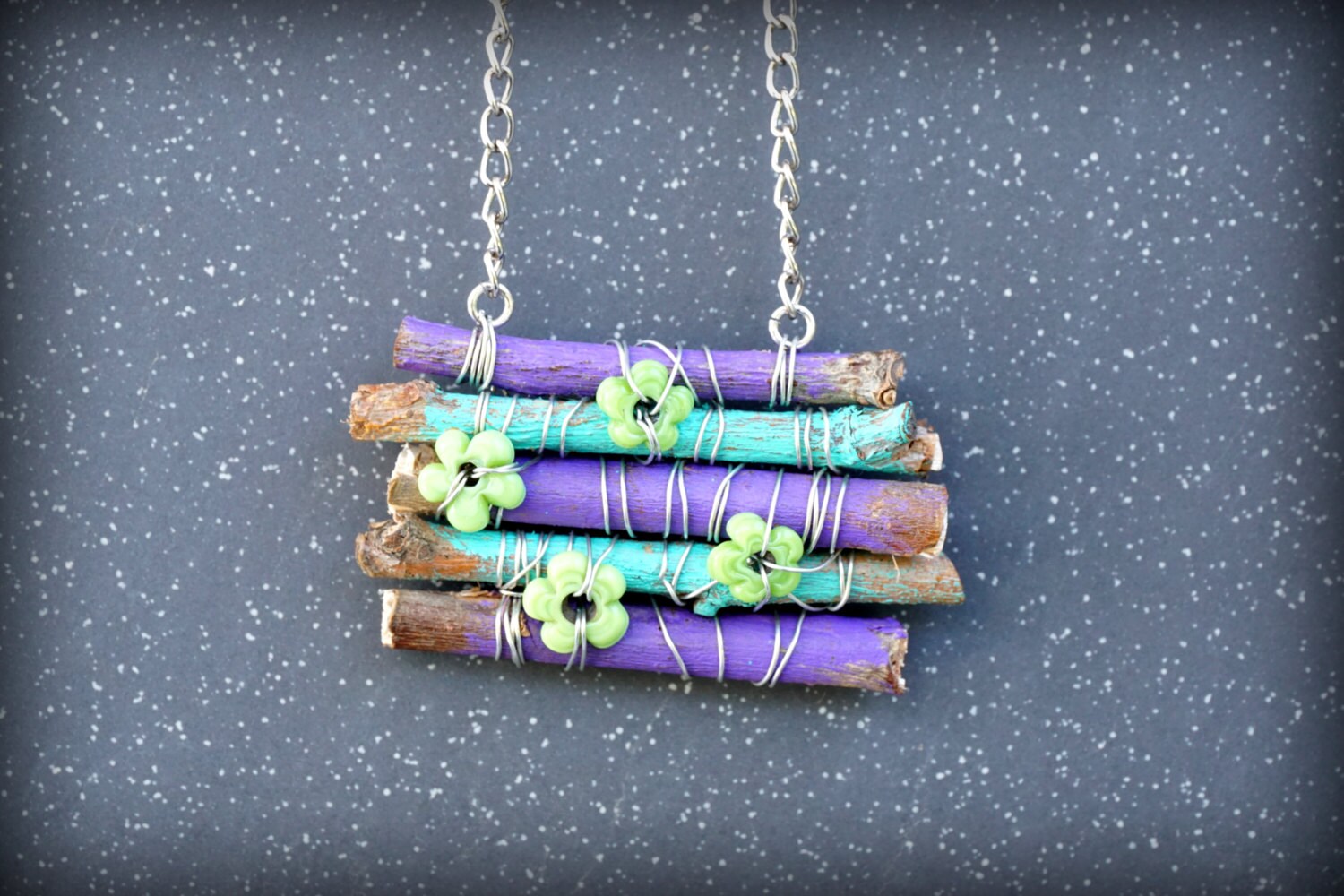 Handbemalte Zweig Anhänger Halskette Boho Floral Holz Schmuck von BeeMadeDesign