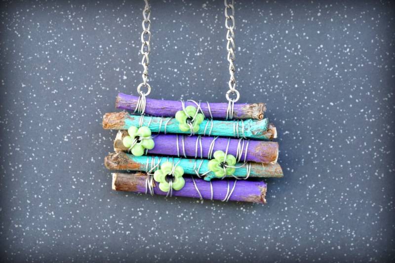 Handbemalte Zweig Anhänger Halskette Boho Floral Holz Schmuck von BeeMadeDesign